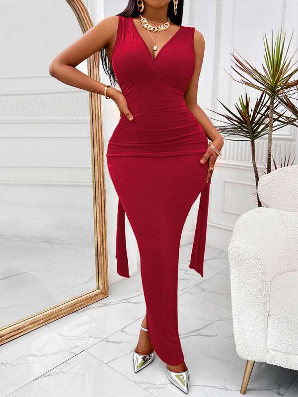 V-neck solid color waisted sleeveless hip-covering long dress